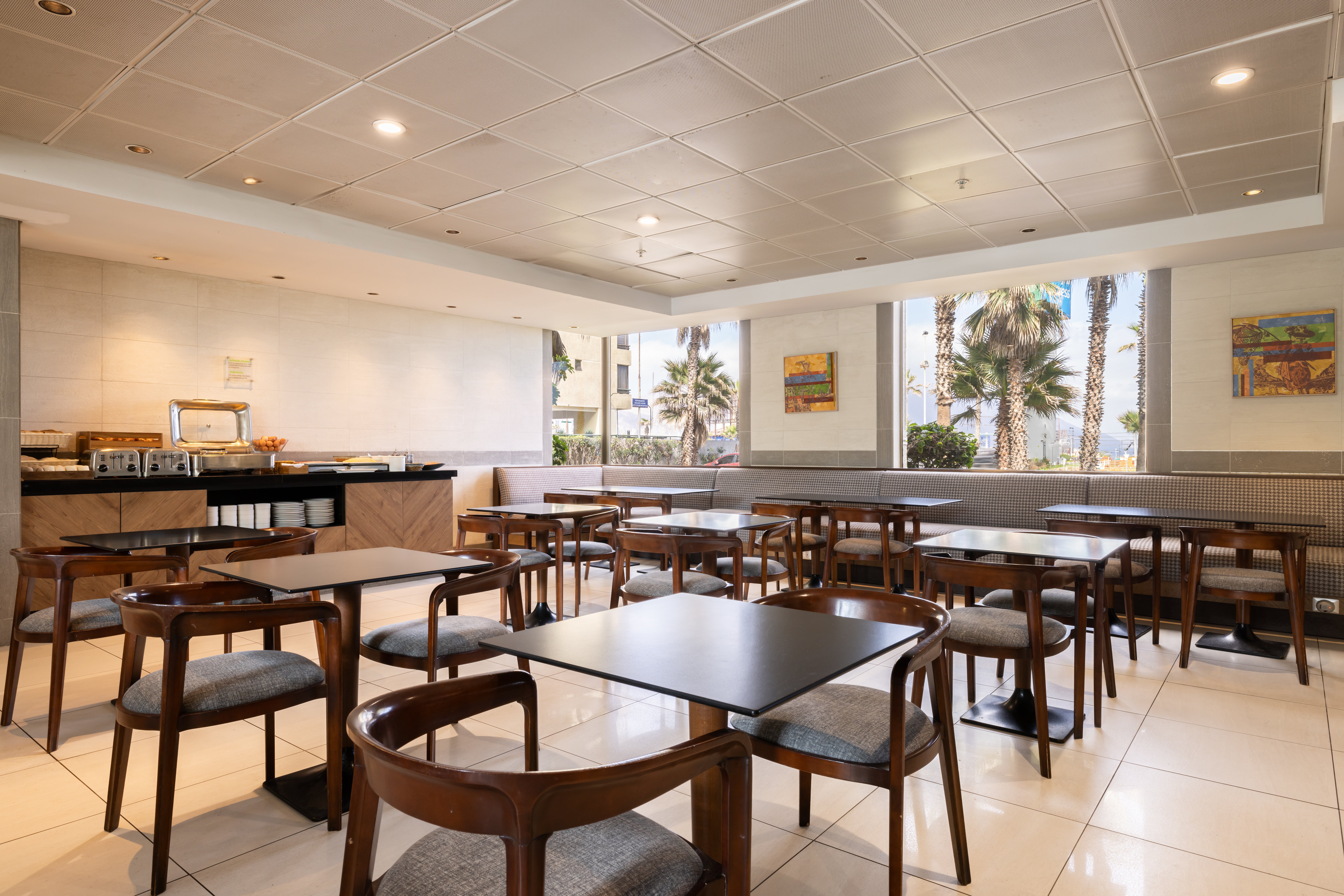 HOLIDAY INN EXPRESS IQUIQUE 49/74
