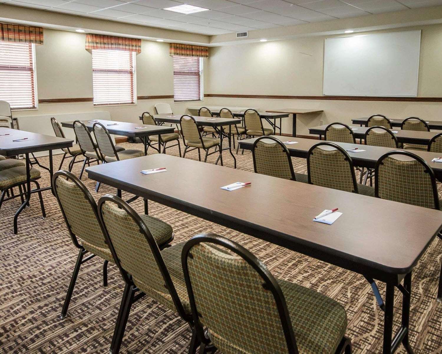 Quality Suites Jeffersonville - Louisville North 15/15