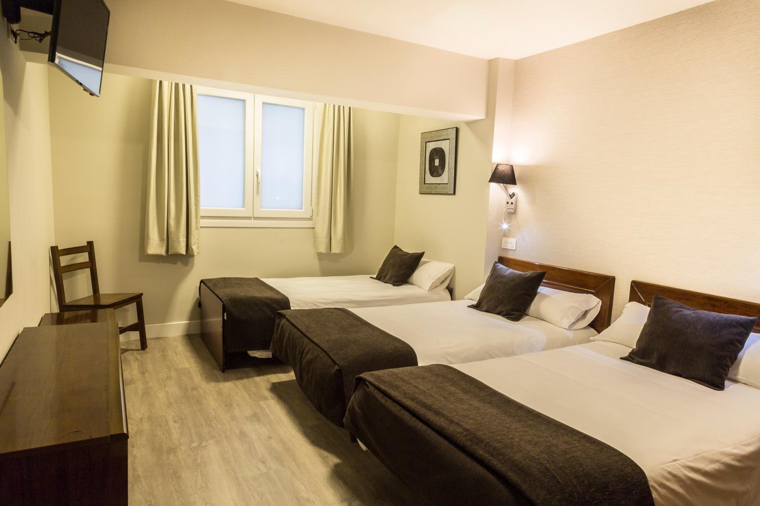 Room, Triple