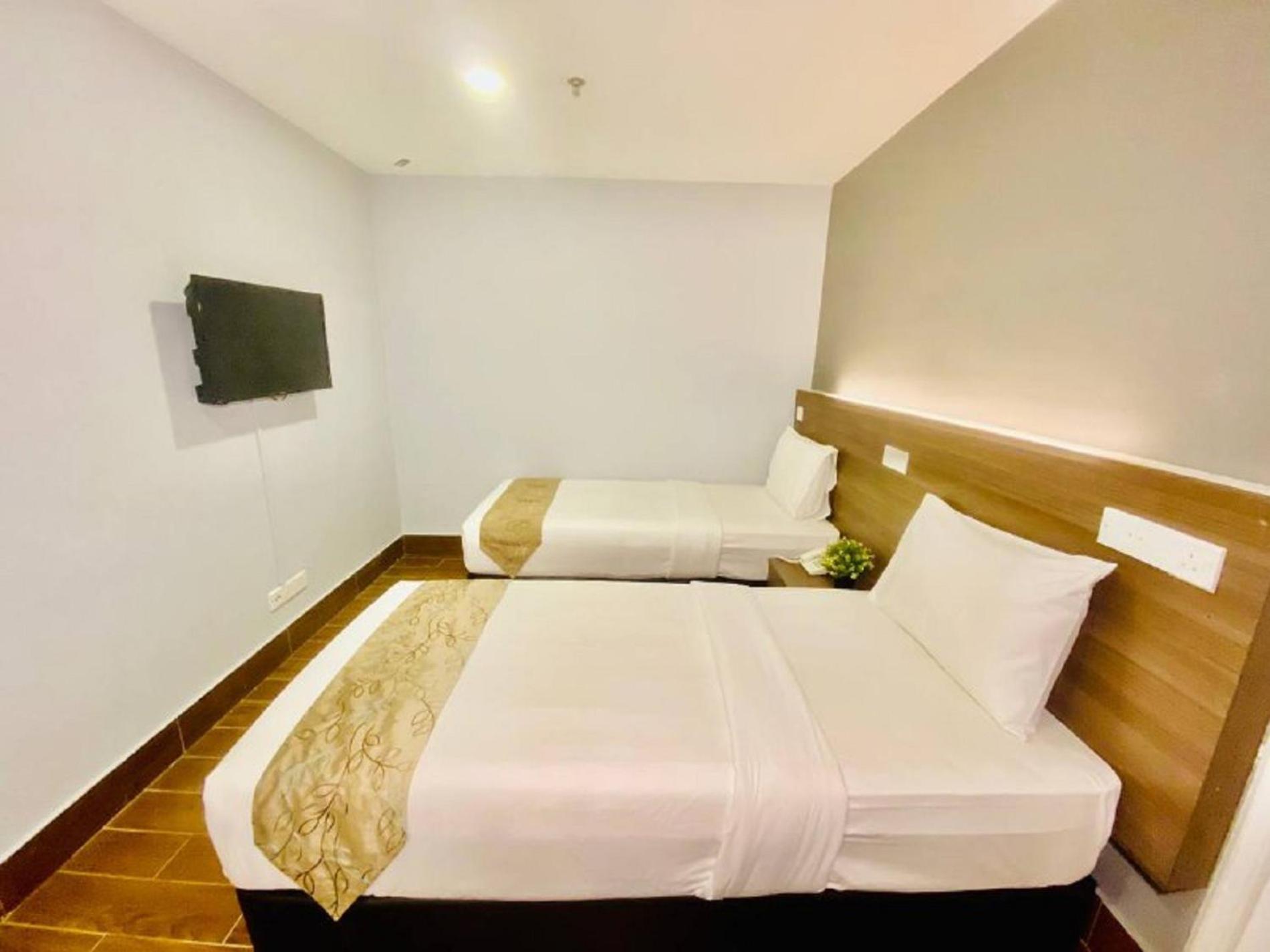 Standard, Twin Beds, No Window
