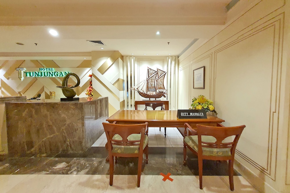 TUNJUNGAN HOTEL 57/73