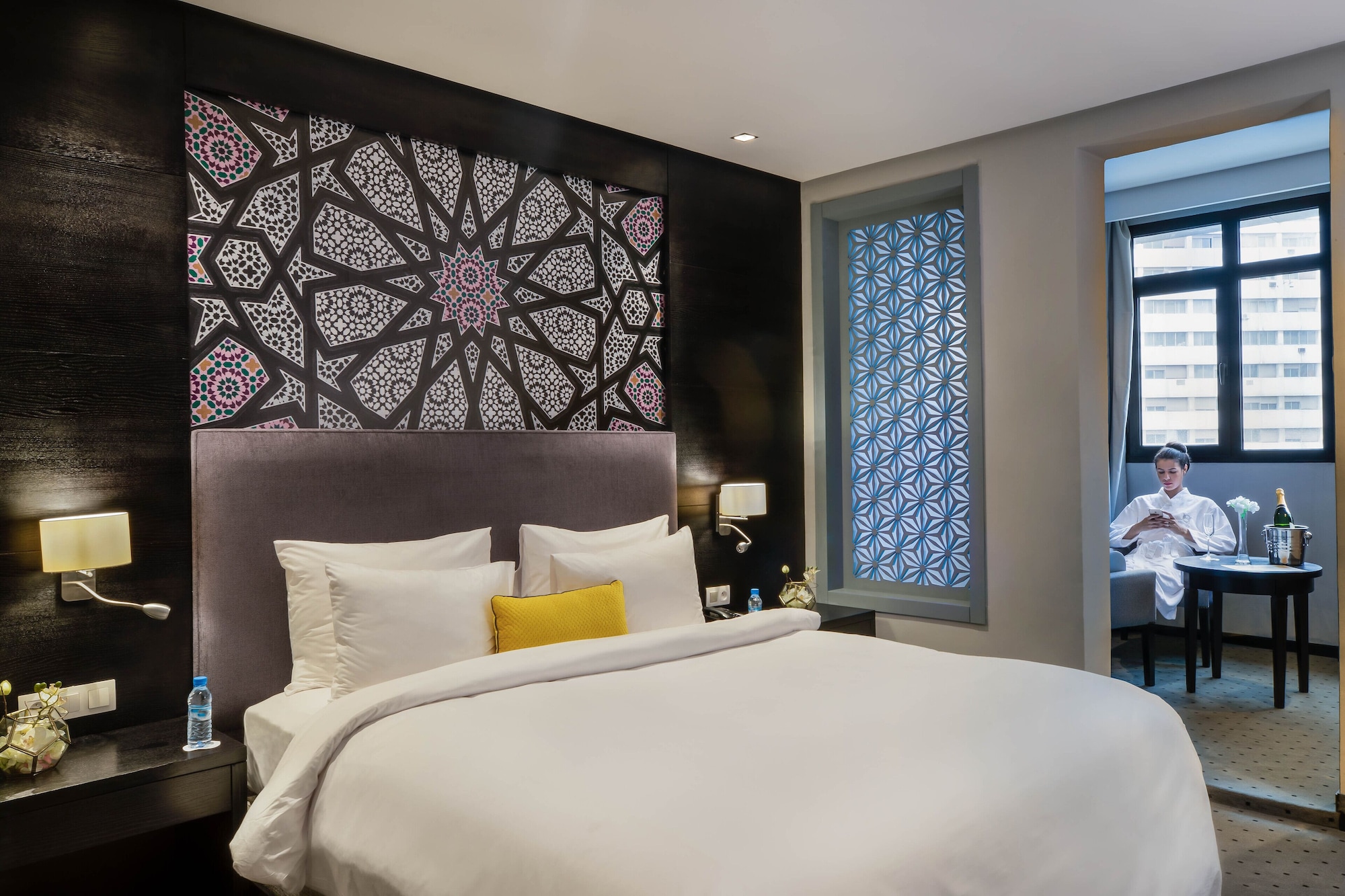 EXECUTIVE, SUITE