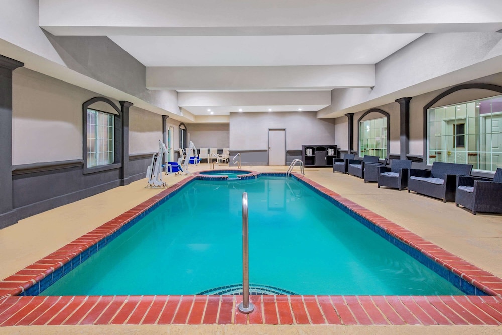 La Quinta Inn and Suites by Wyndham Gainesville 29/35