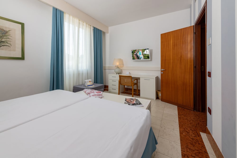 ECONOMY, TWIN BEDS