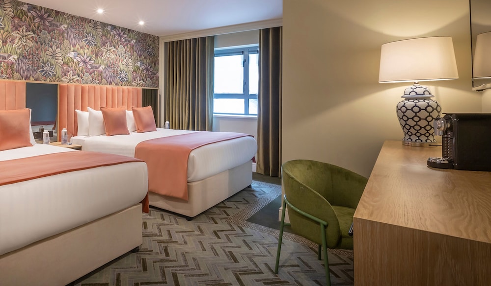 Hyde Hotel 9/38