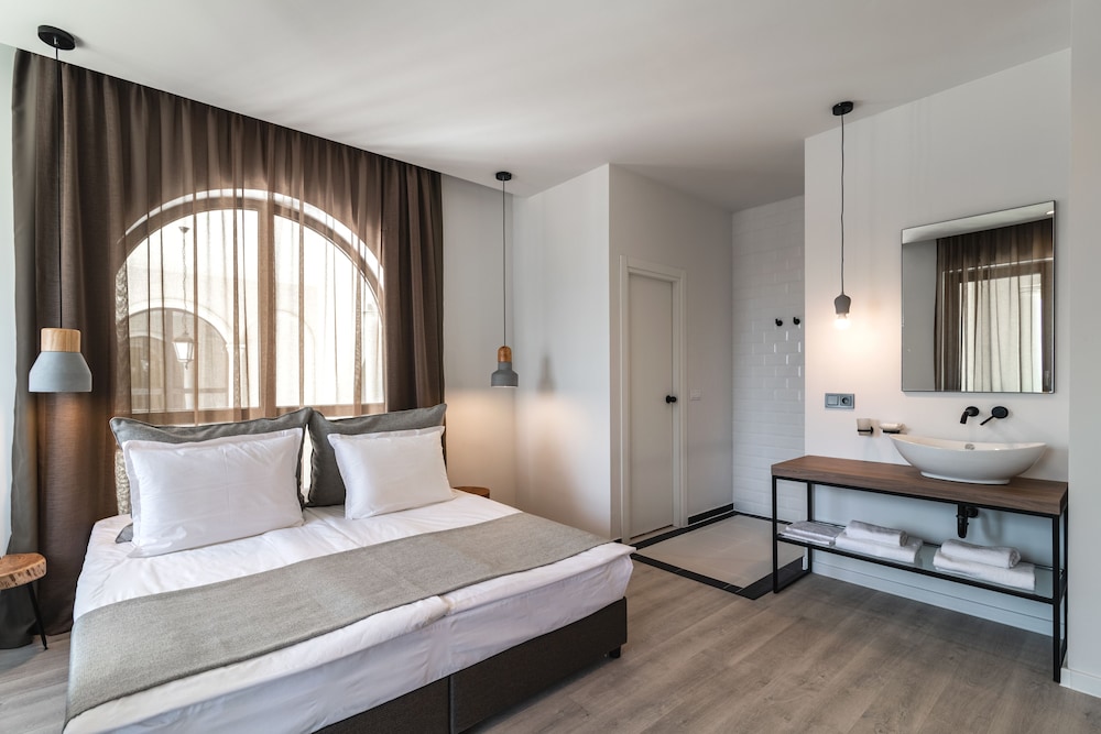 Primorski Hotel 48/64