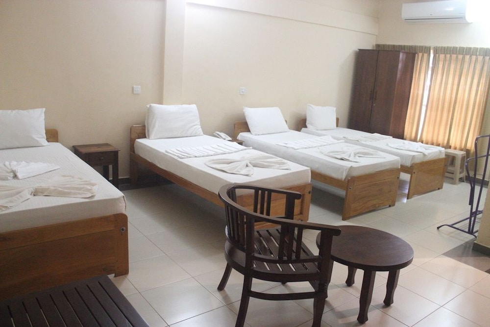 Hotel Oviya 24/28