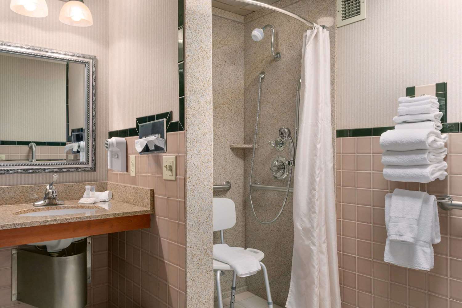 Ramada By Wyndham Bismarck 21/22