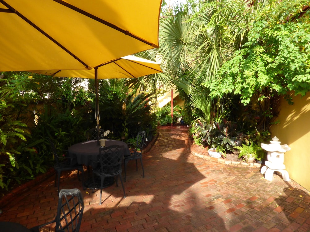 Old City House Inn and Restaurant 31/33