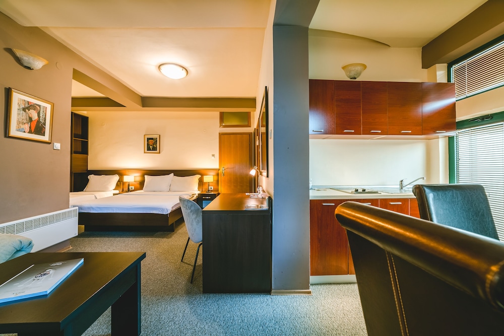 Keto Hotel 17/39