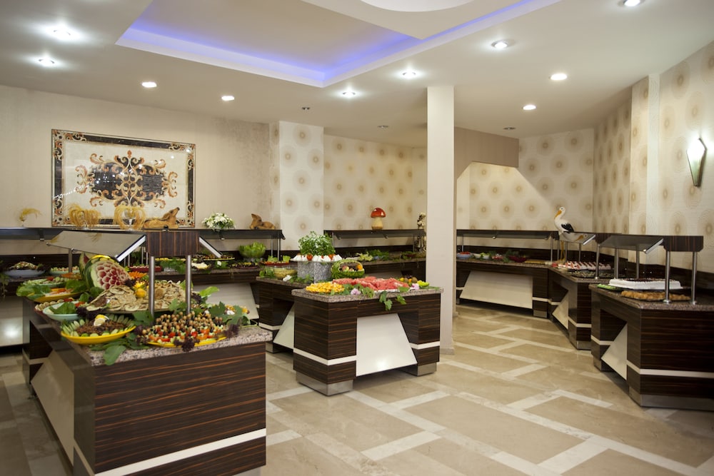 Monte Carlo Hotel 34/50