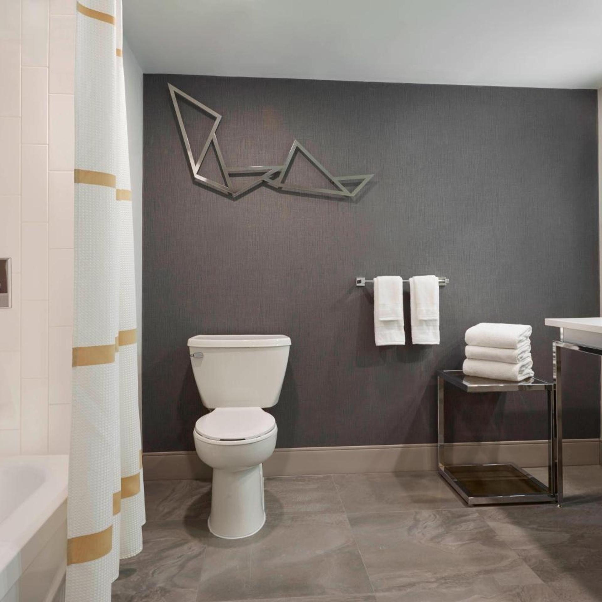 غرفة بسرير كينج وسرير كوين، Toronto Marriott City Centre Ex Renaissance Toronto Hotel 5/6