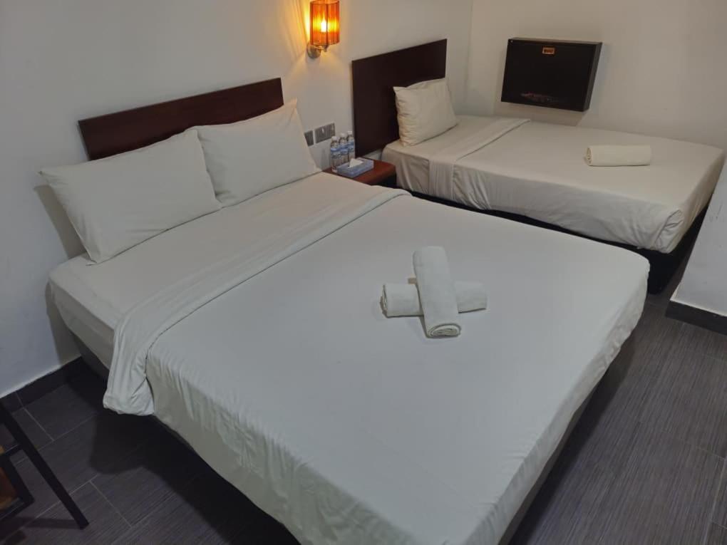Room, Triple, 1 Double and 1 Single Bed, No Window
