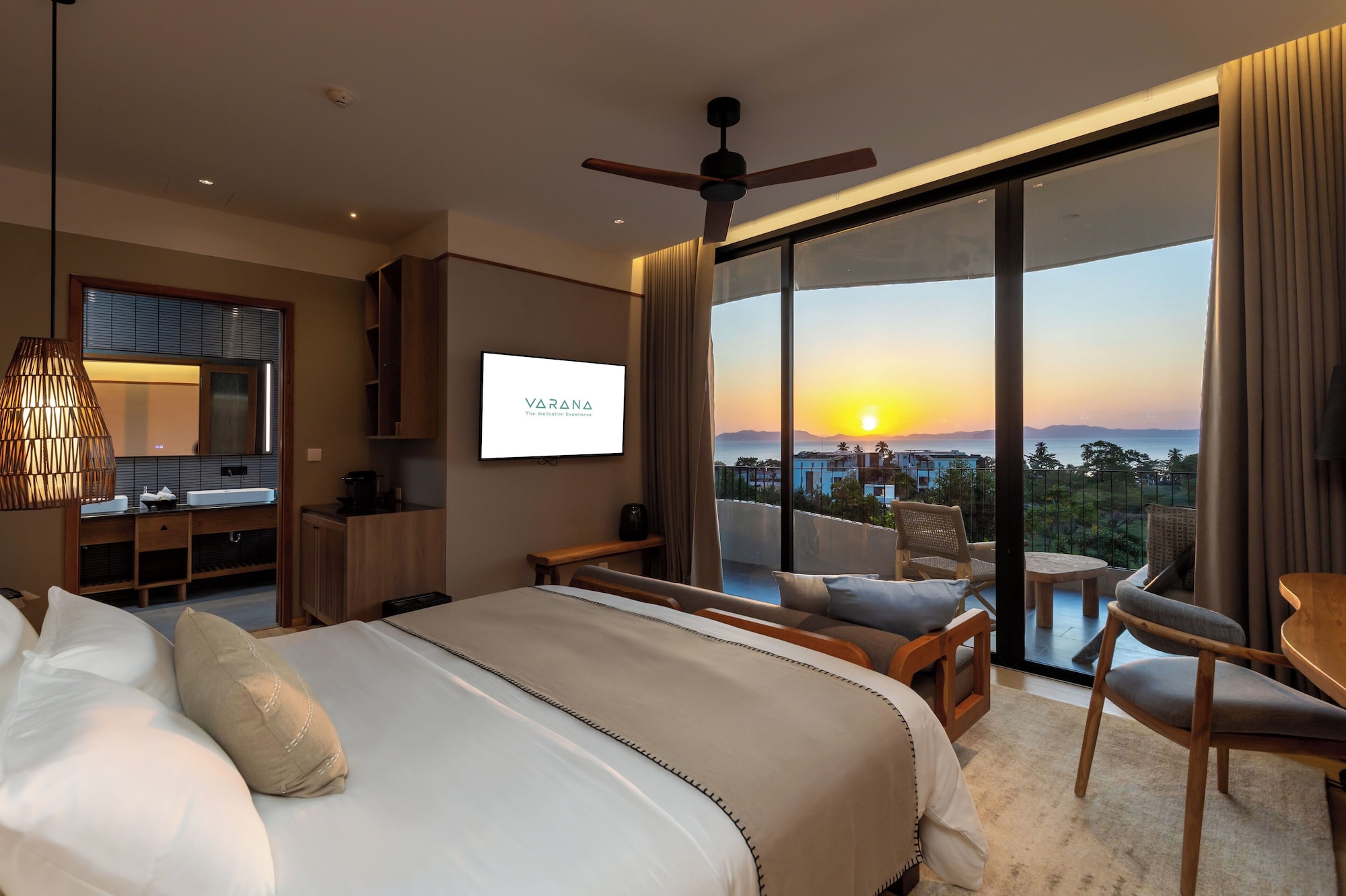 Horizon, King Bed, Hot Tub