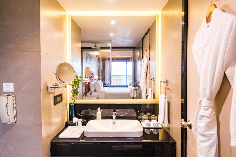 Golden Tulip Candolim Goa 77/77