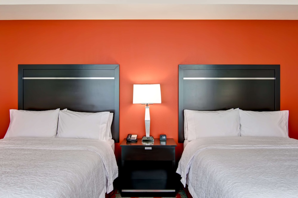 Hampton Inn Suites Cincinnati Downtown 18/72