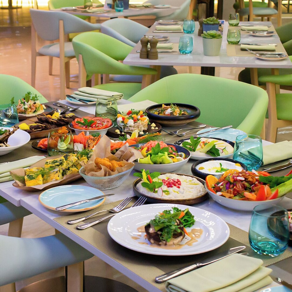 Swissotel Al Murooj Dubai 68/82