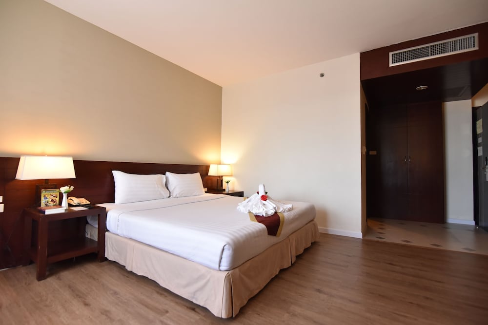 Golden Crown Grand Hotel 14/50