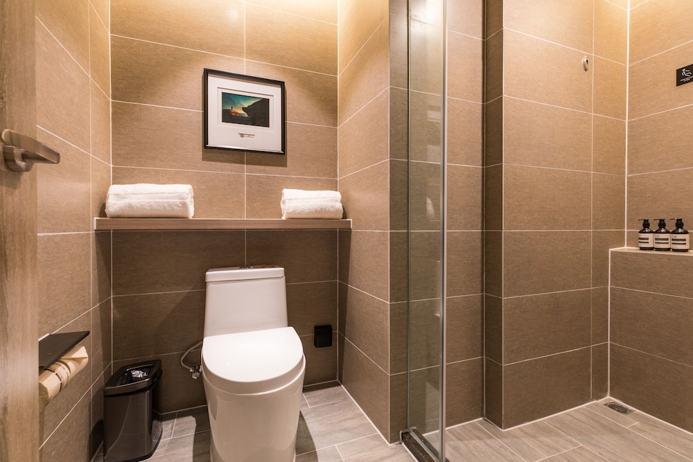 Atour Hotel Qingdao Airport Century Park 24/27