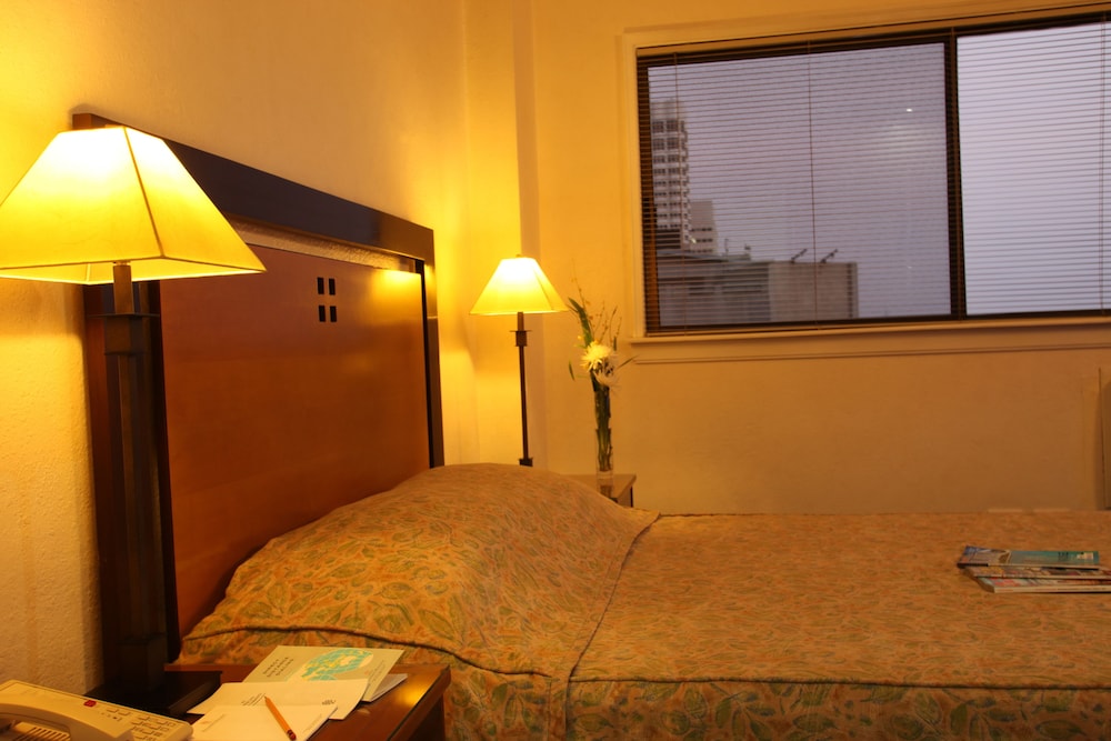 Sunny Bay Suites 16/33