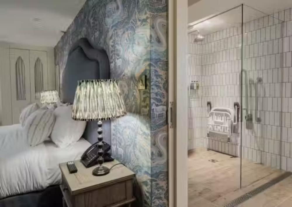 غرفة كلاسيكية بسريرين منفصلين لذوي الإعاقة، The Manor House 5/5