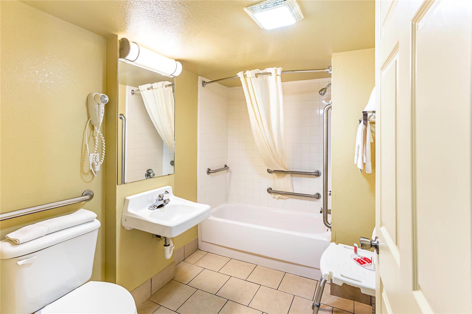 Econo Lodge McAlester 26/27