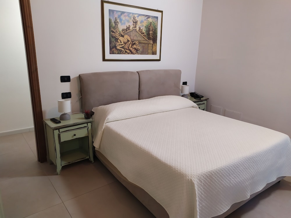 ROOM, TRIPLE
