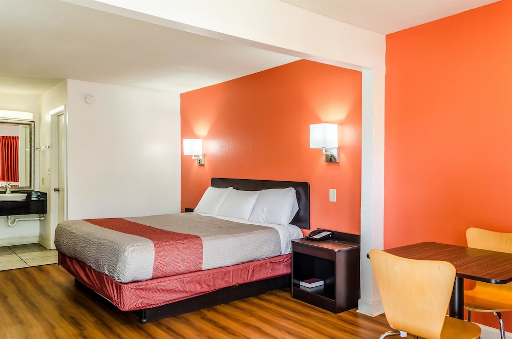 Motel6 Saraland, AL 12/28