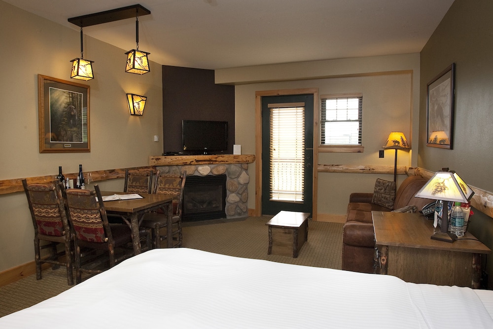 Wood, Suite, North Wing