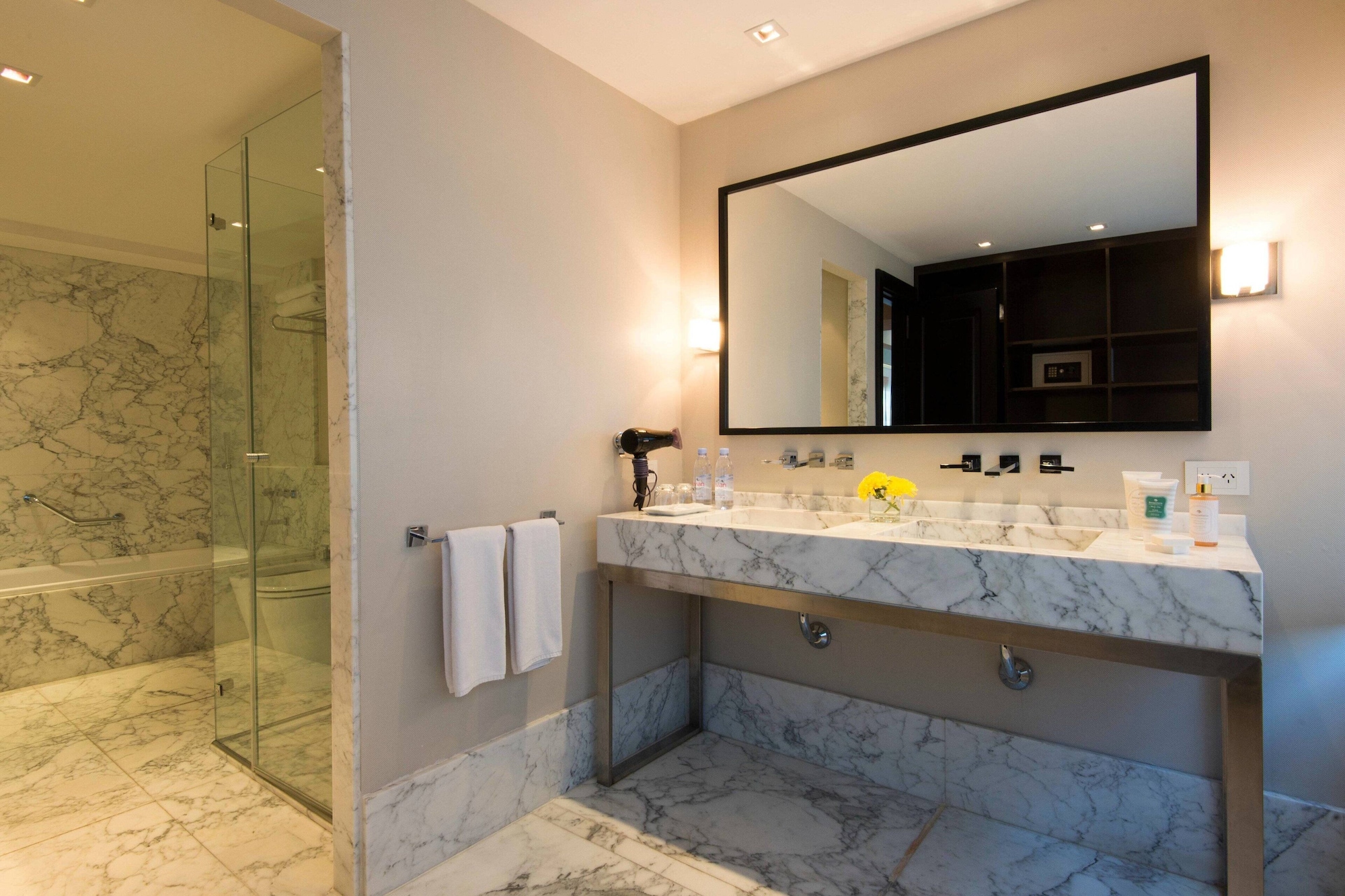 Room, King Bed, City View, Pool Access، Marriott Buenos Aires Downtown 5/5