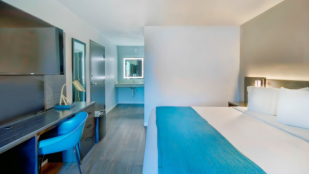 Motel6 Louisville, KY - Airport - Fair Expo 16/26