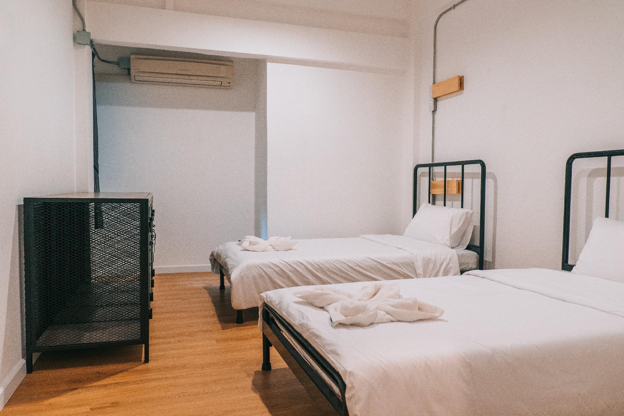 PRIVATE, TWIN BEDS