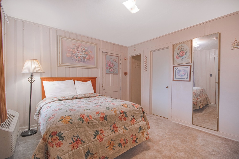 غرفة بسرير كوين لغير المدخنين، Sunflower Motel Hiawatha By OYO 2/8
