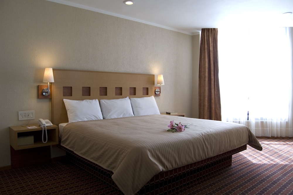 Hotel Mirabel 12/63