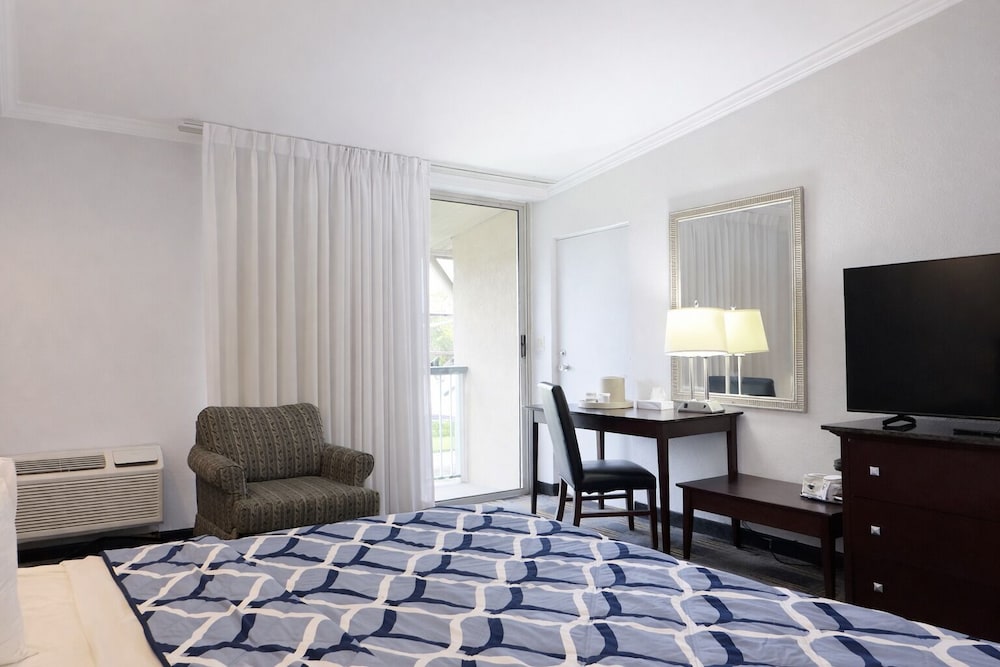 Riverview Inn & Suites 60/69