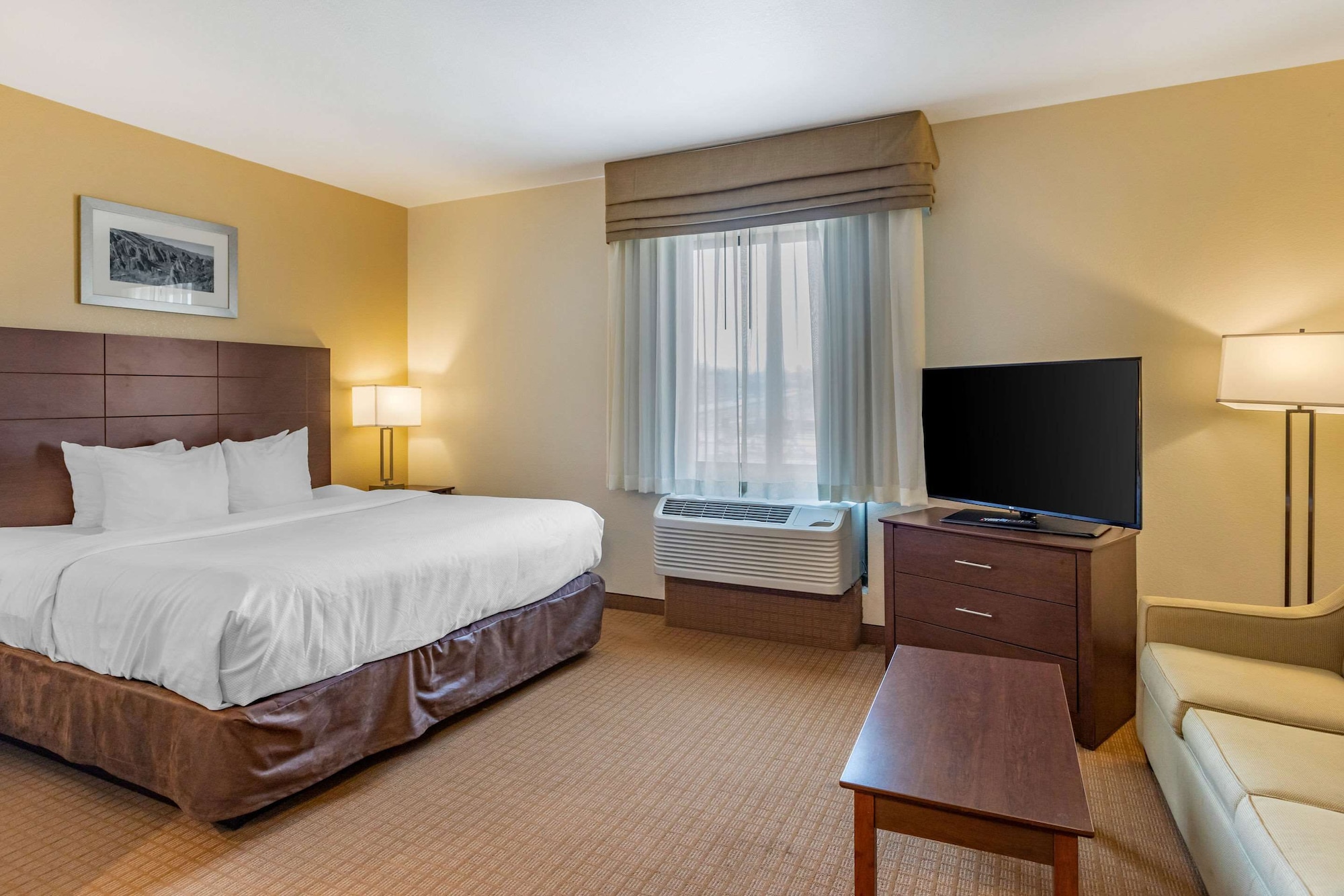 Efficiency, Suite, King Bed, Sofa, Accessible، MainStay Suites Near Denver Downtown 5/9