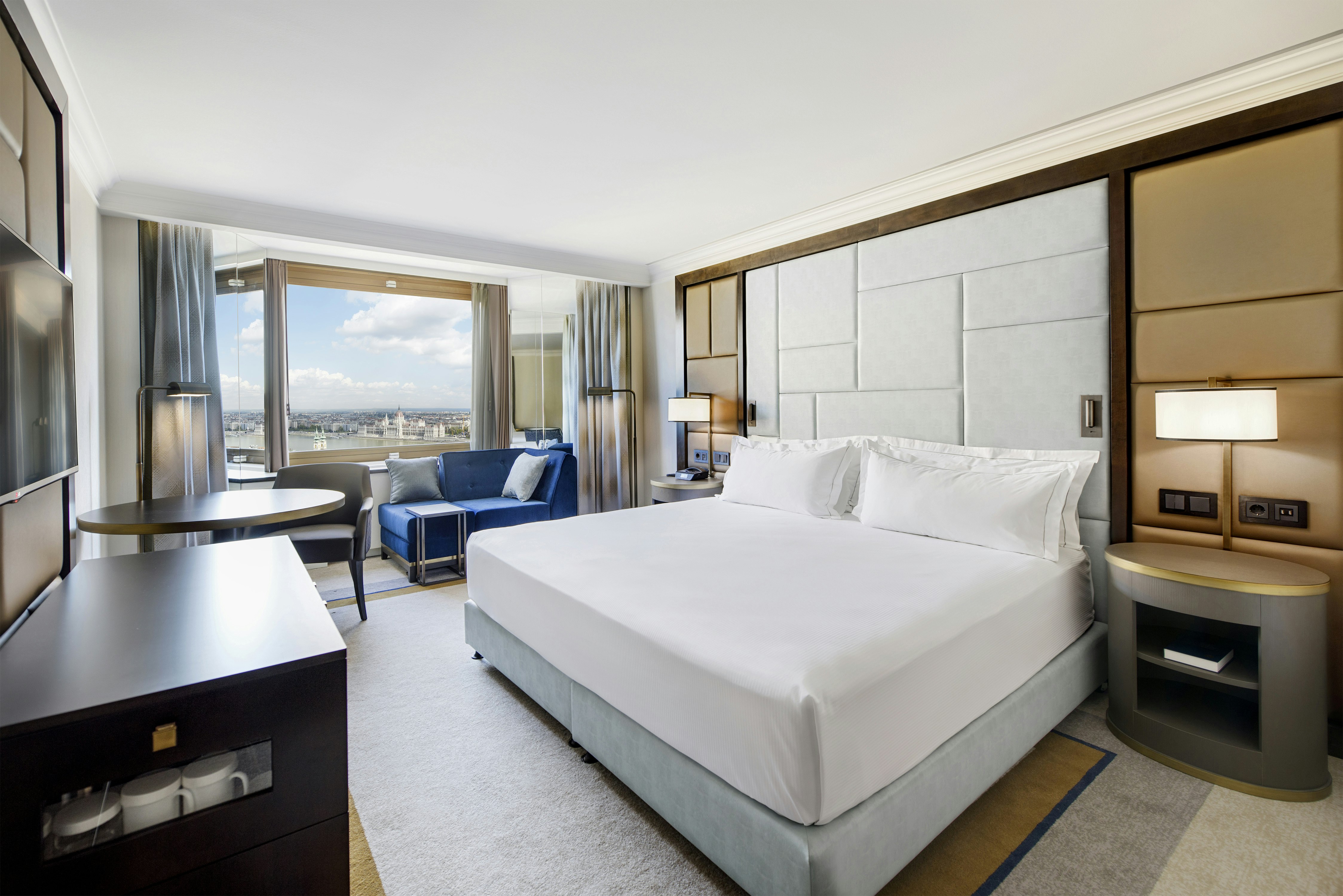 SUPERIOR, KING BED, RIVER VIEW