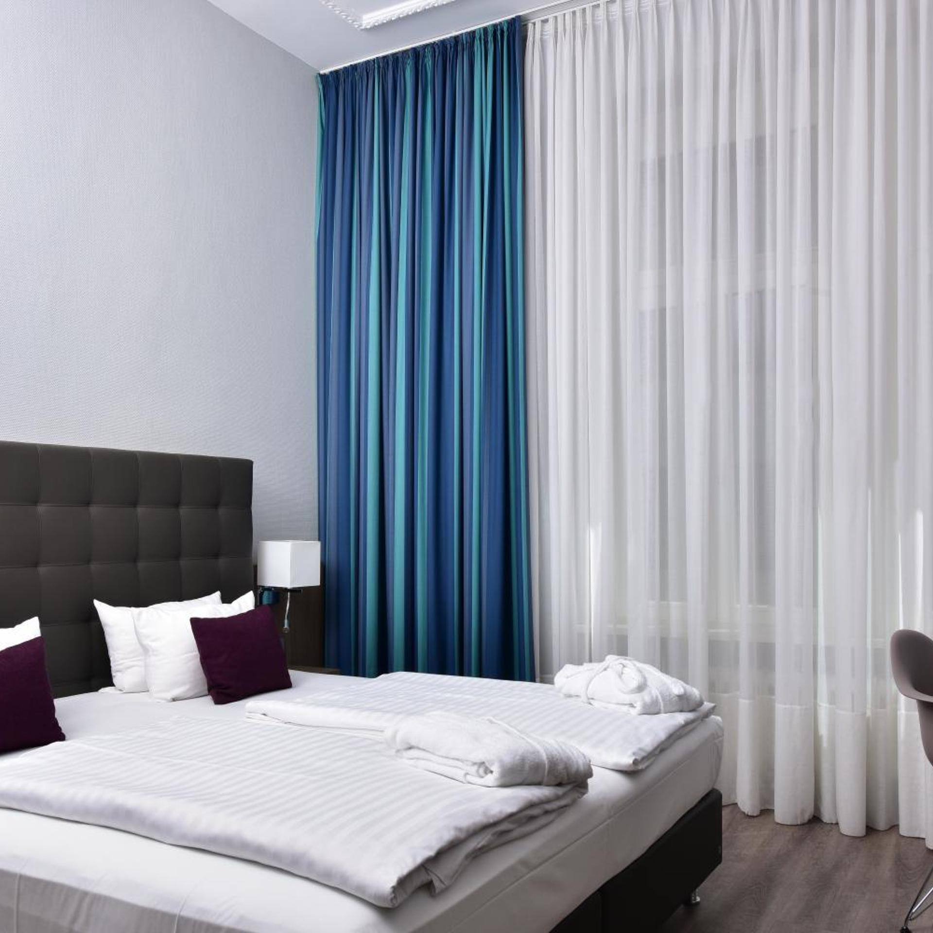 Deluxe, King Bed