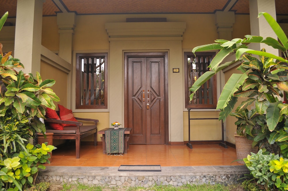 Tirta Sari Bungalows 4/66