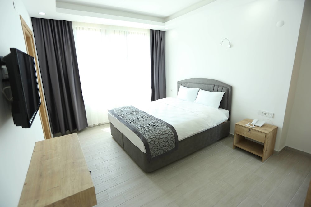 Rota 17 Hotels 10/16