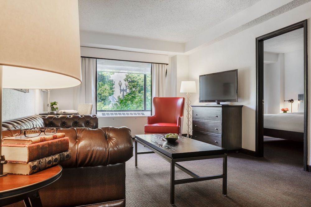 Capitol Hill Hotel 41/67