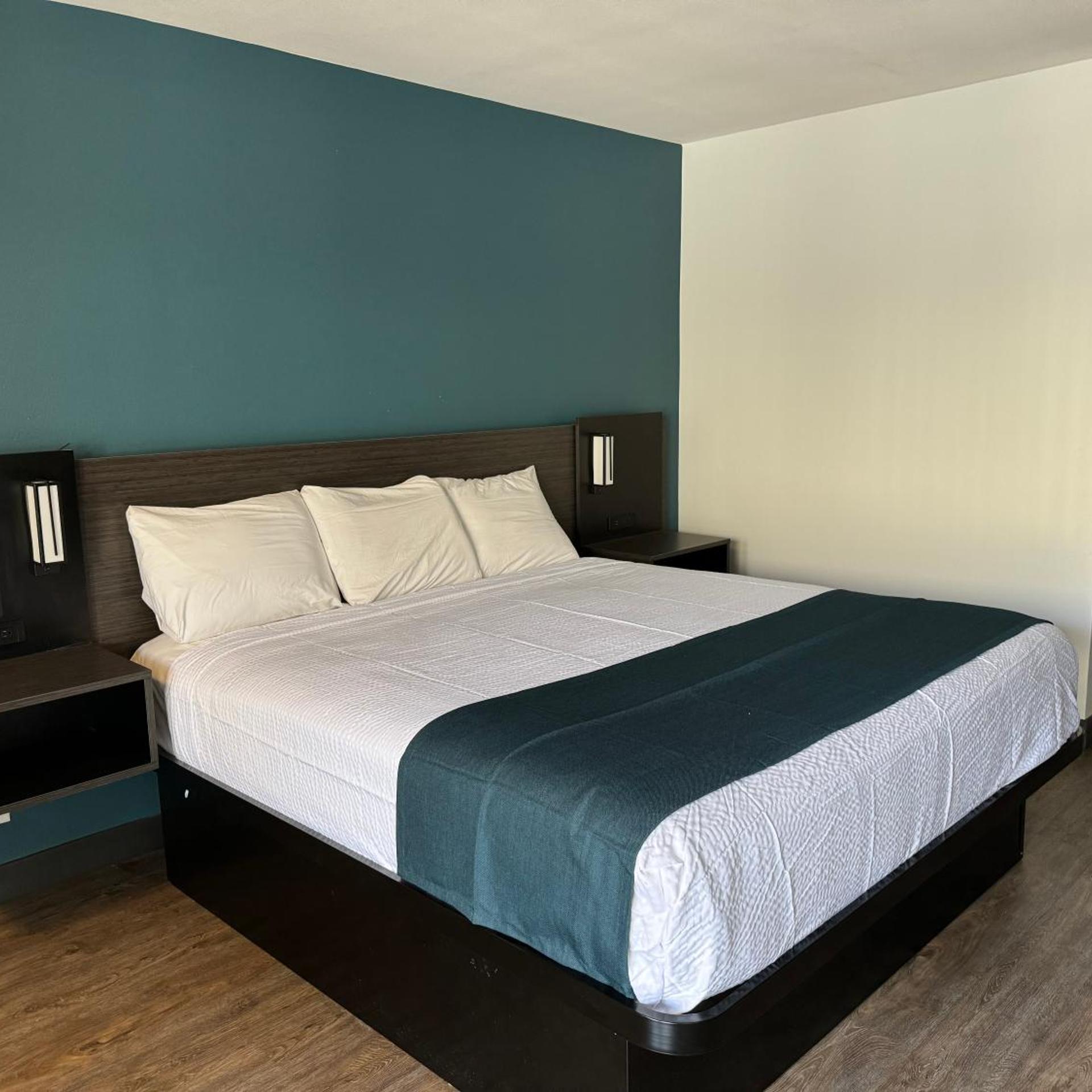 Studio6 Suites Gardena, CA 9/33