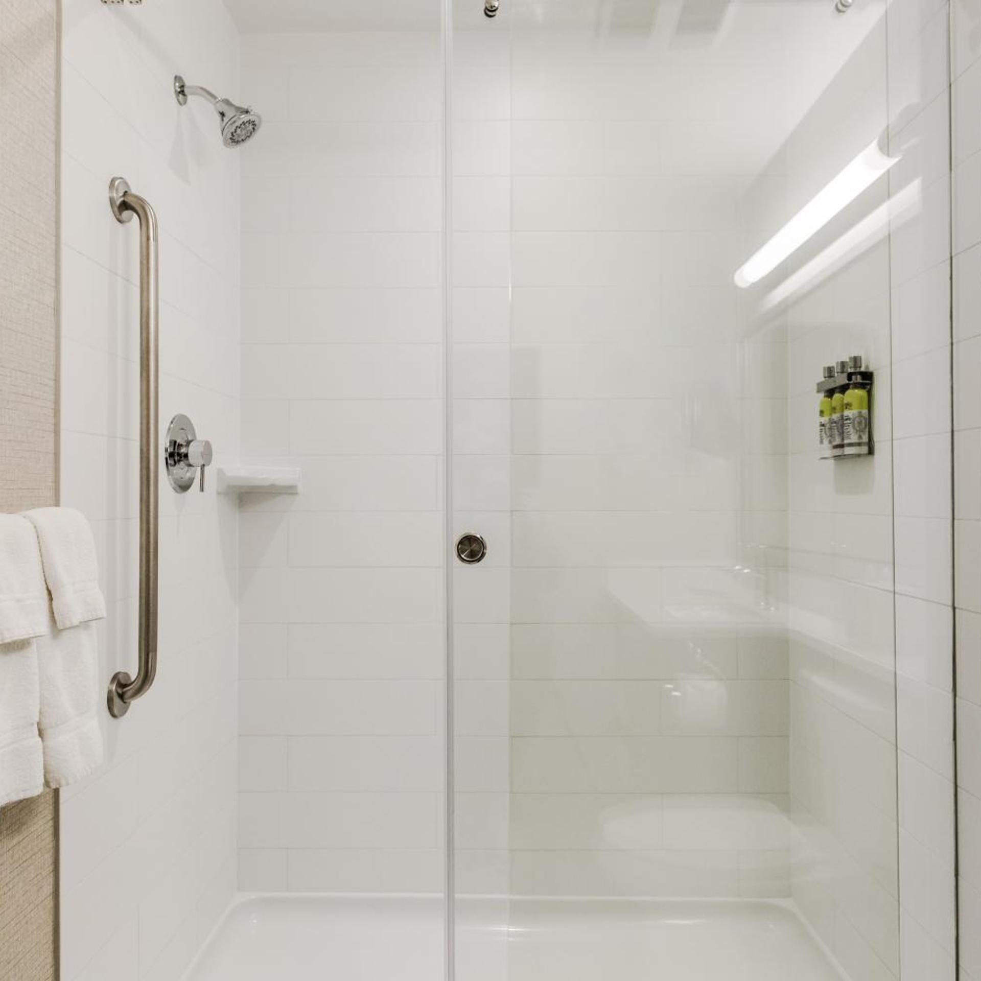 جناح استوديو بسرير كينج وسرير كوين، Candlewood Suites Edmonton West 7/7