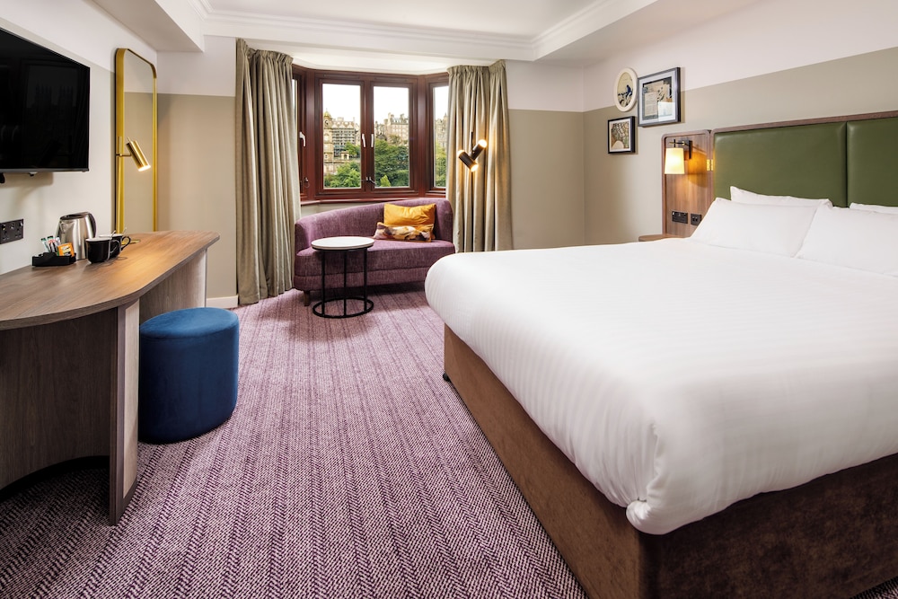 SUPERIOR, KING BED, CASTLE VIEW