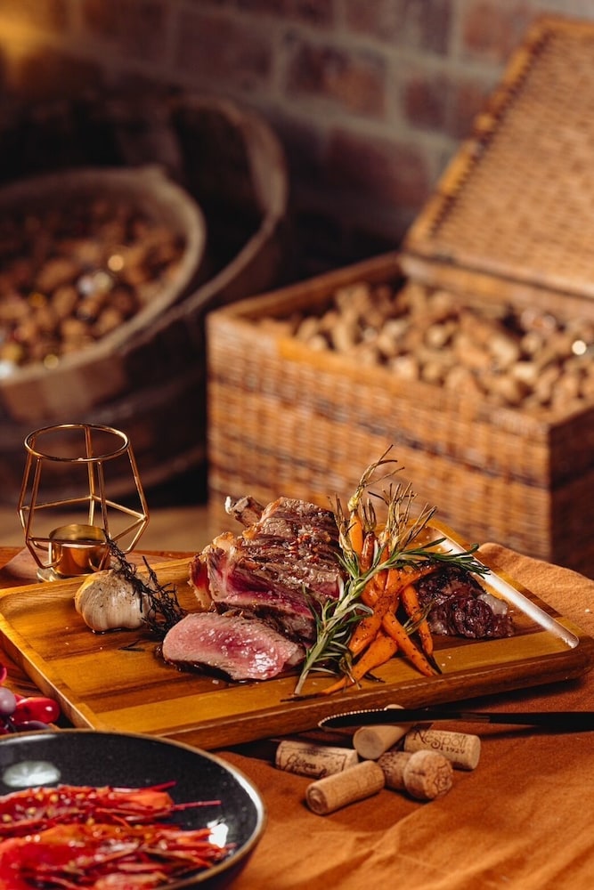 Issara Boutique Winery Hotel 33/78