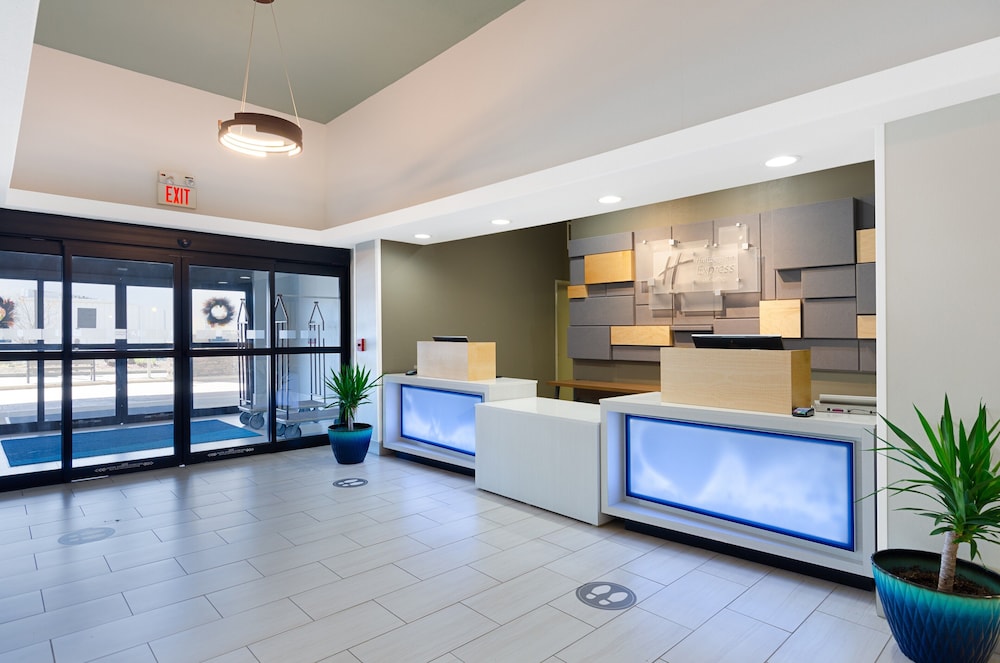 Holiday Inn Express Hotel And Suites Weston 9/54