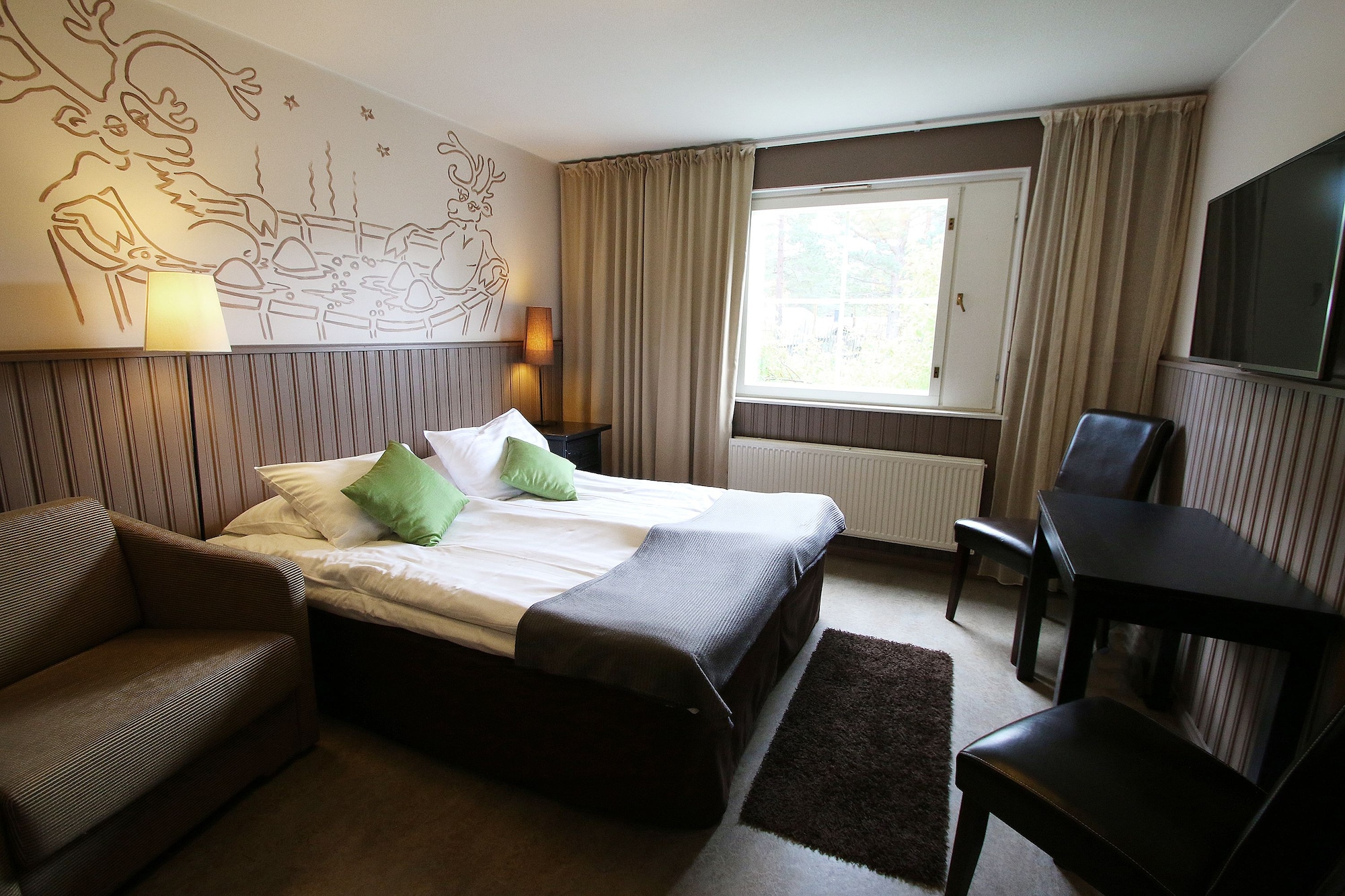 غرفة قياسية بسريرين منفصلين بحوض استحمام، Hullu Poro Hotel 4/10