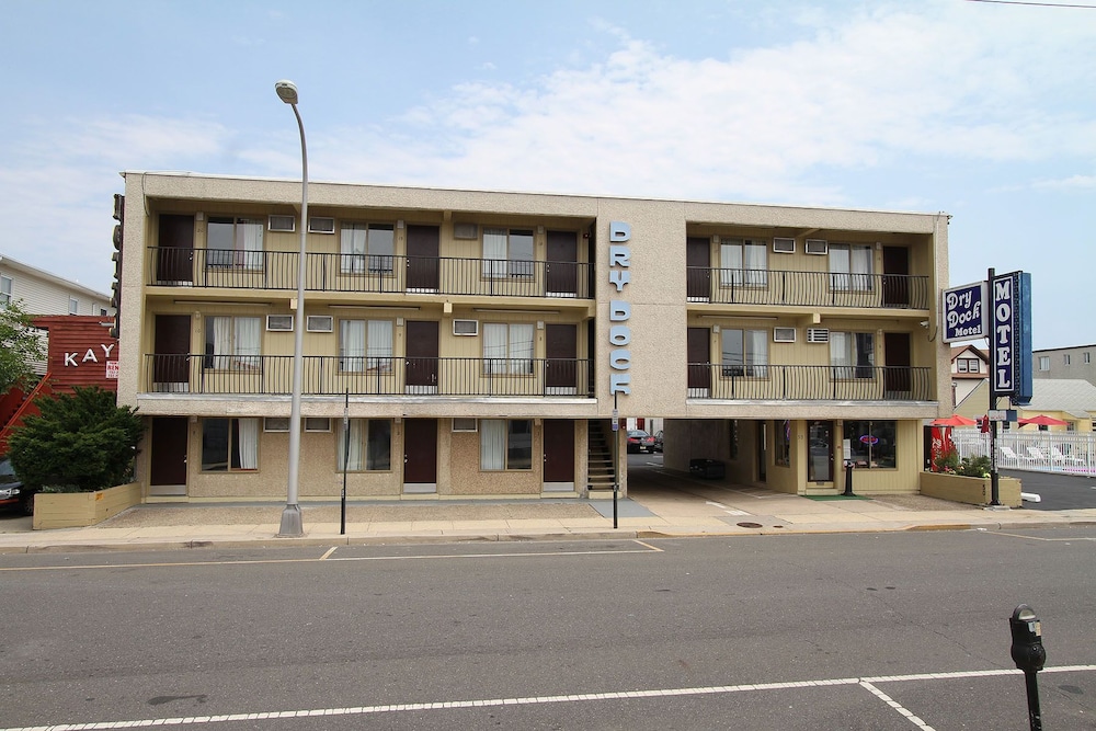 Dry Dock Motel 4/44