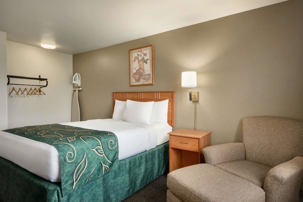 Travelodge By Wyndham Missouri Valley 11/25