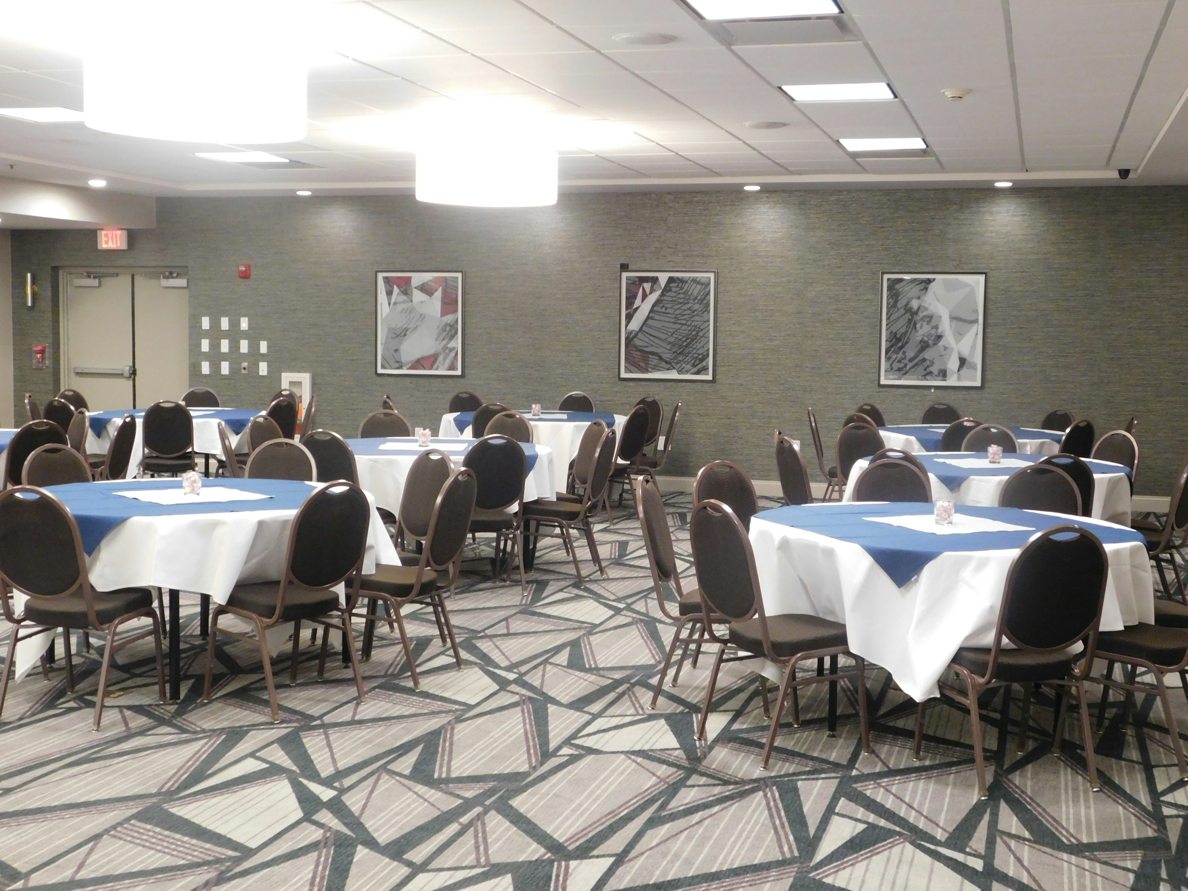 Holiday Inn Hotel and Suites Rochester Marketplace 57/64